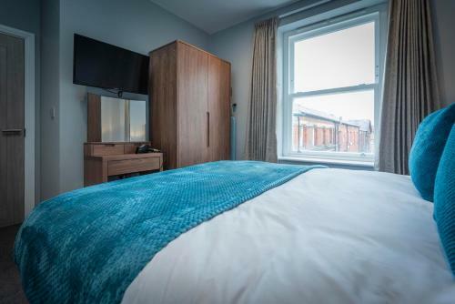 Gordon Moon Suites Bolton Centre Apartments