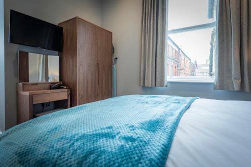 Gordon Moon Suites Bolton Centre Apartments