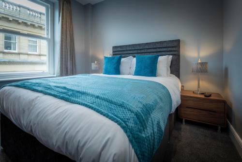 Gordon Moon Suites Bolton Centre Apartments