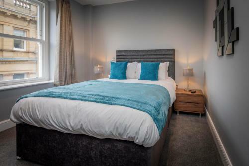 Gordon Moon Suites Bolton Centre Apartments