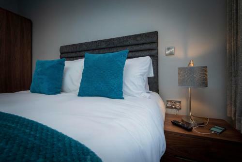 Gordon Moon Suites Bolton Centre Apartments