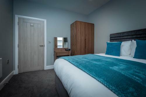 Gordon Moon Suites Bolton Centre Apartments