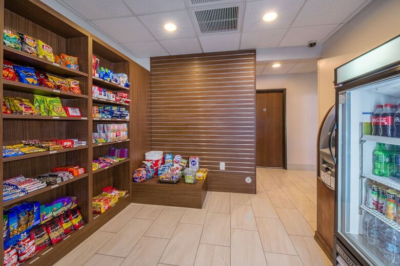 Hotel Holiday Inn Express Airport