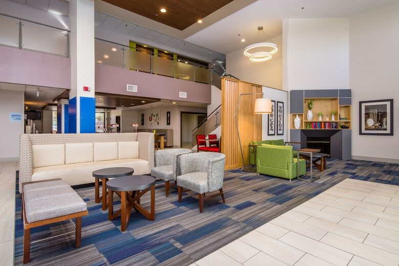 Hotel Holiday Inn Express Airport