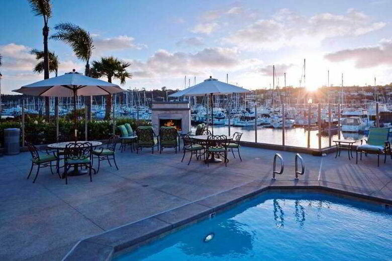 Island Palms Hotel & Marina (.)
