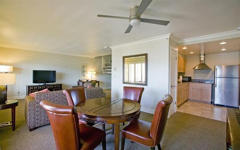 Island Palms Hotel & Marina (.)