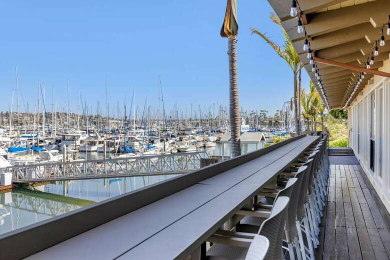 Island Palms Hotel & Marina (.)