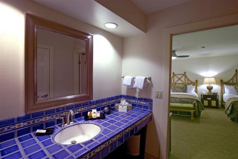 Island Palms Hotel & Marina (.)