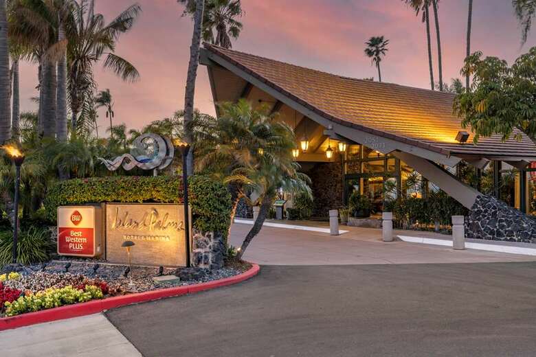 Island Palms Hotel & Marina (.)