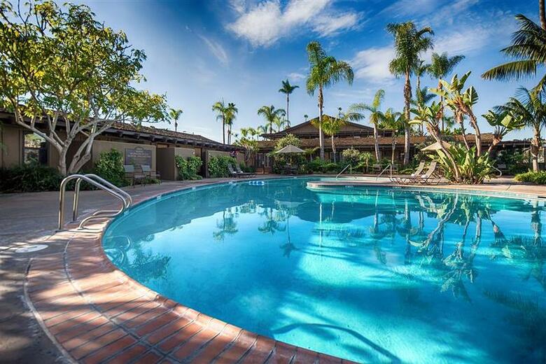 Island Palms Hotel & Marina (.)