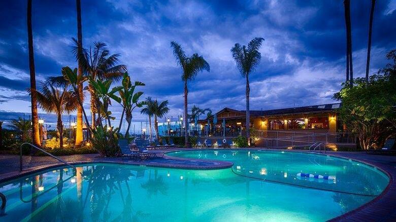 Island Palms Hotel & Marina (.)