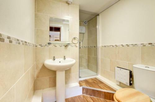 Jay Apartment At Cwmchwefru Cottages