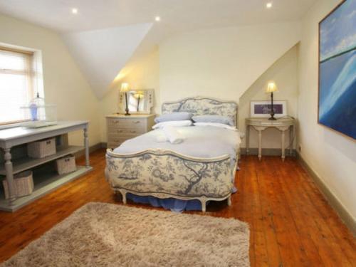 Holiday Home Ty Pontcanna