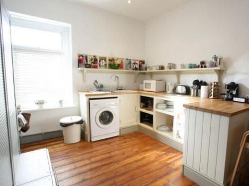 Holiday Home Ty Pontcanna
