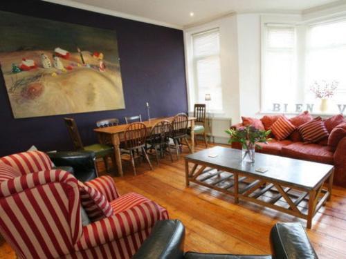 Holiday Home Ty Pontcanna
