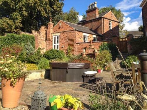Gardener's Cottage, Chesterfield