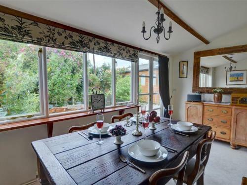 Charming Holiday Home In Cranbrook With Fireplace