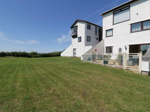 Beach House (ty Traeth)
