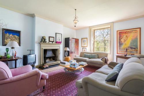 Dyrham Villa Sleeps 11 Wifi
