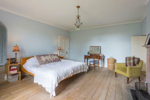 Dyrham Villa Sleeps 11 Wifi