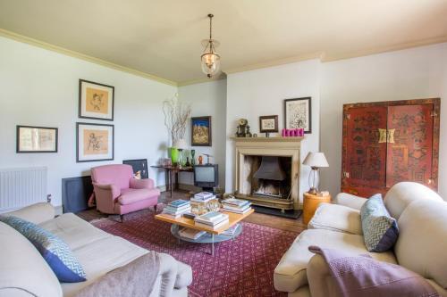 Dyrham Villa Sleeps 11 Wifi