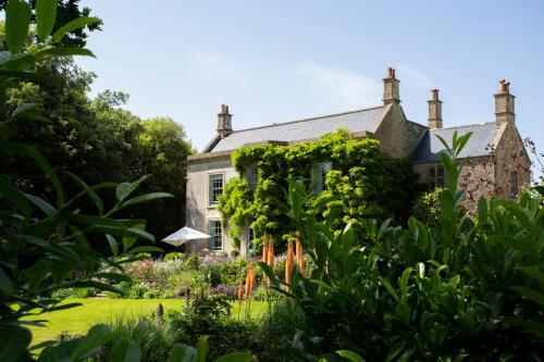 Dyrham Villa Sleeps 11 Wifi