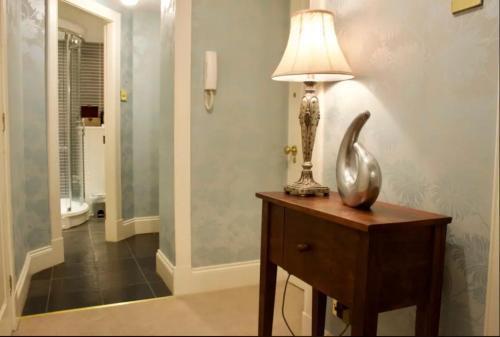 Apartamento New Town Studio With Patio Sleeps 2
