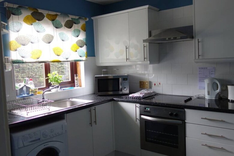Apartamento 1 Bedroom Studio Flat With Free Parking Sleeps 2