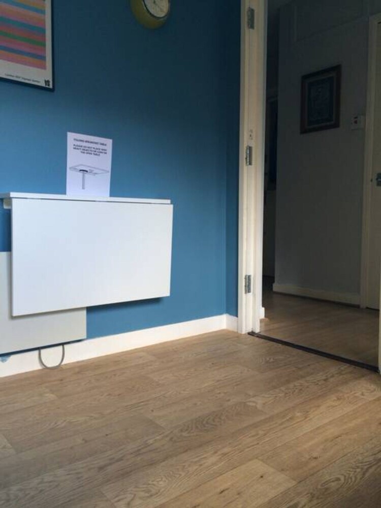Apartamento 1 Bedroom Studio Flat With Free Parking Sleeps 2