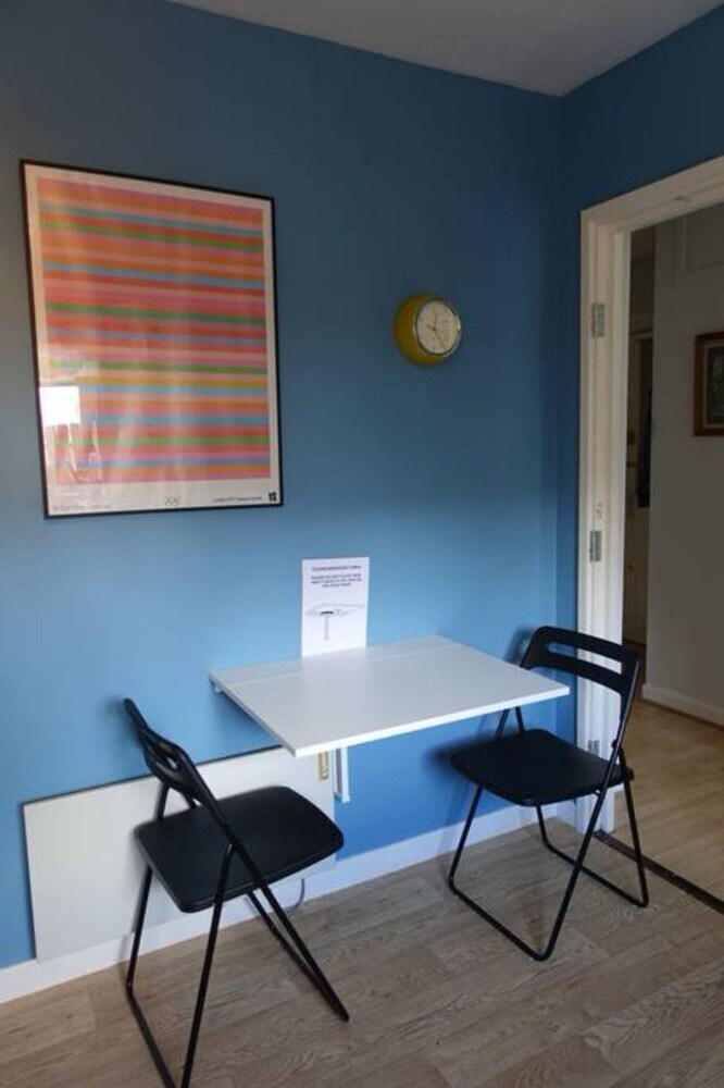 Apartamento 1 Bedroom Studio Flat With Free Parking Sleeps 2