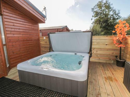 Miami Twice, Morpeth
