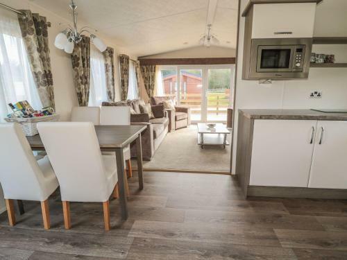 Miami Twice, Morpeth