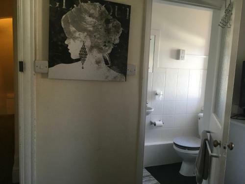 Hostal The Oak Tree Guest House