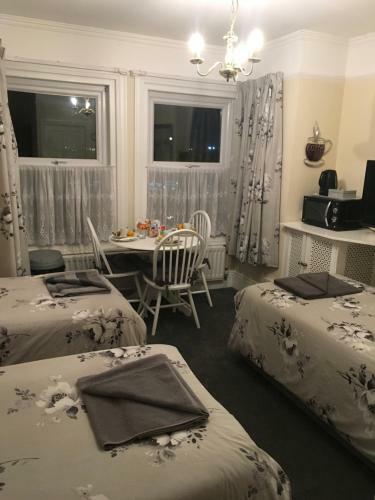Hostal The Oak Tree Guest House