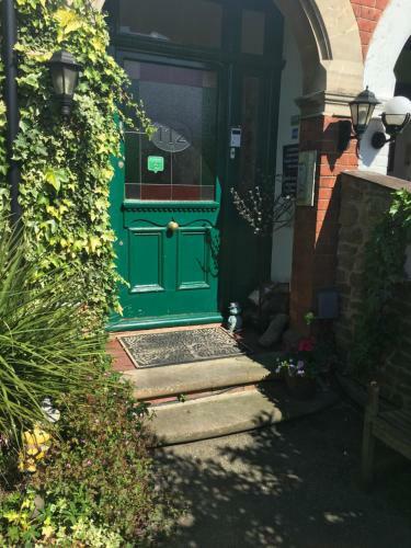 Hostal The Oak Tree Guest House