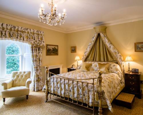 Hotel Crossbasket Castle