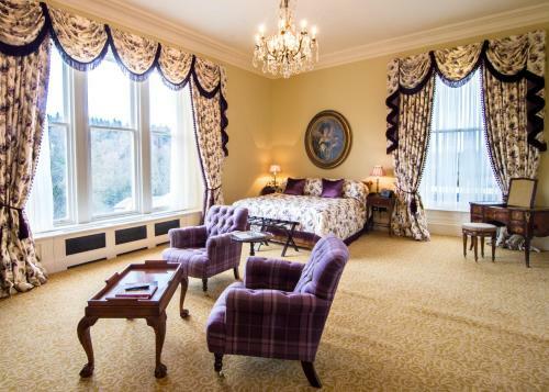 Hotel Crossbasket Castle