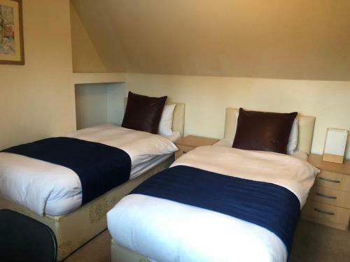 Gatwick Inn Hotel- Premises Professionally Antiseptic Treated For Key-workers