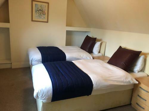 Gatwick Inn Hotel- Premises Professionally Antiseptic Treated For Key-workers