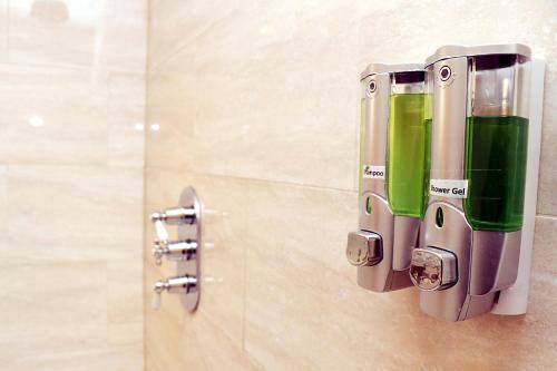 Gatwick Inn Hotel- Premises Professionally Antiseptic Treated For Key-workers