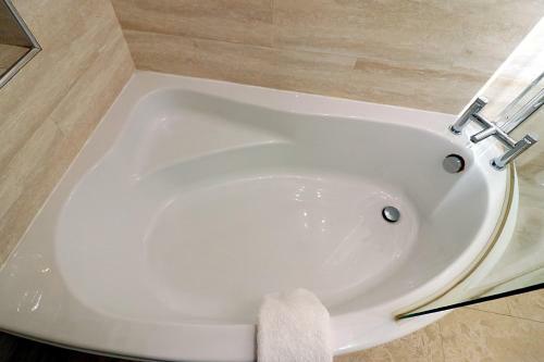 Gatwick Inn Hotel- Premises Professionally Antiseptic Treated For Key-workers