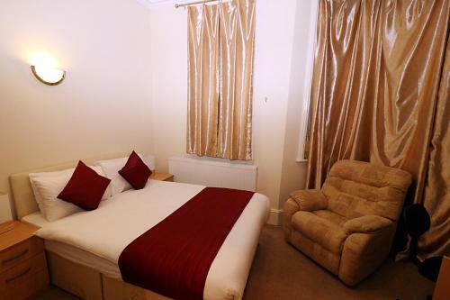 Gatwick Inn Hotel- Premises Professionally Antiseptic Treated For Key-workers