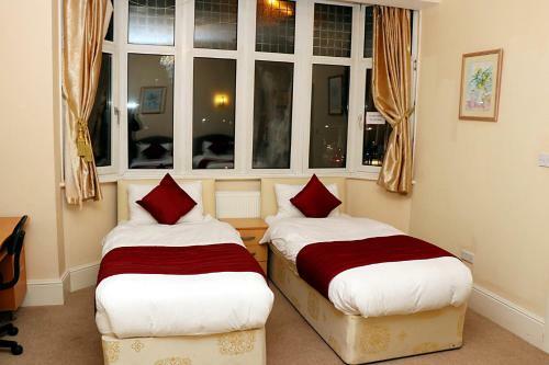 Gatwick Inn Hotel- Premises Professionally Antiseptic Treated For Key-workers