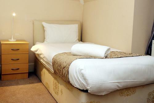 Gatwick Inn Hotel- Premises Professionally Antiseptic Treated For Key-workers