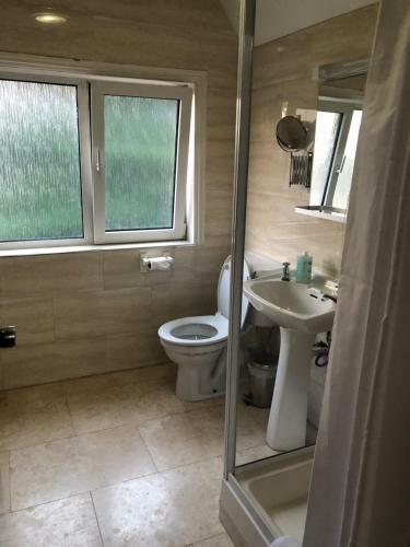 Gatwick Inn Hotel- Premises Professionally Antiseptic Treated For Key-workers