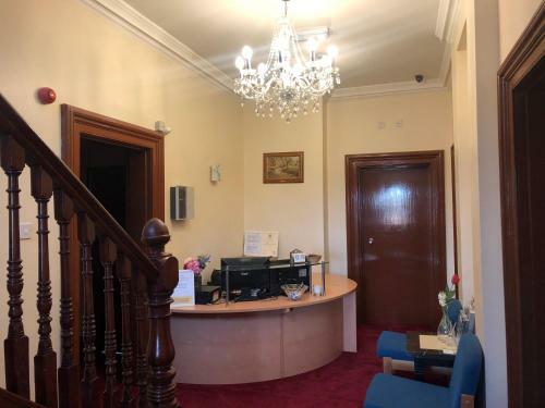 Gatwick Inn Hotel- Premises Professionally Antiseptic Treated For Key-workers