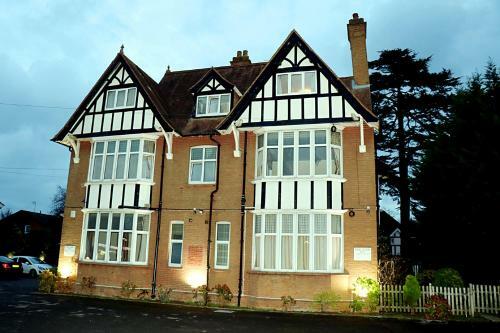 Gatwick Inn Hotel- Premises Professionally Antiseptic Treated For Key-workers