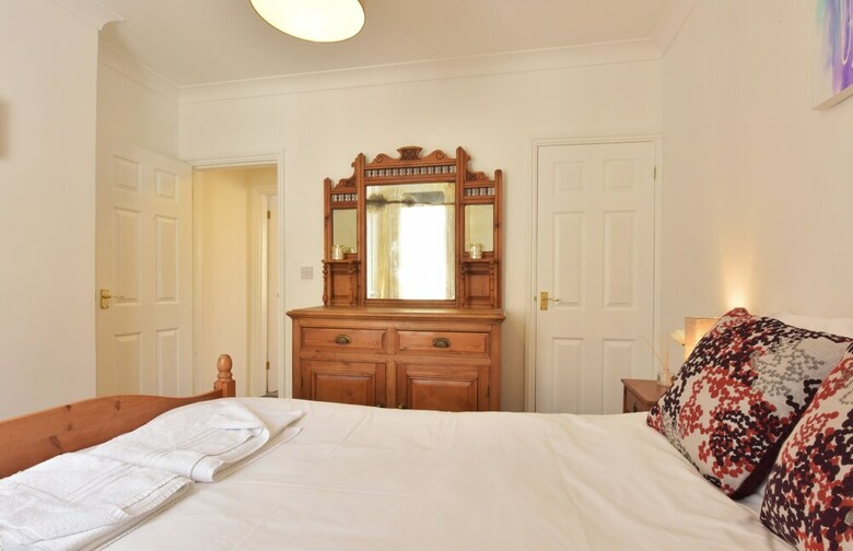 The Grove - Refurbished Cottage Near City Centre