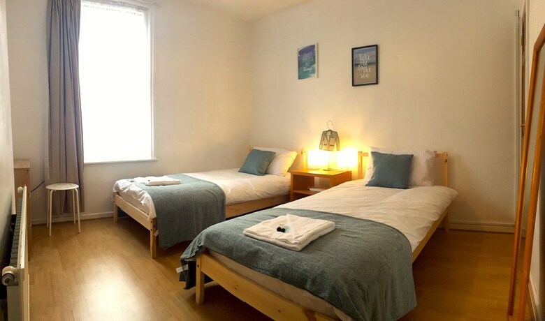 The Grove - Refurbished Cottage Near City Centre