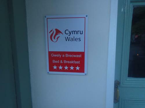 Bed & Breakfast Dol Llan Mansion